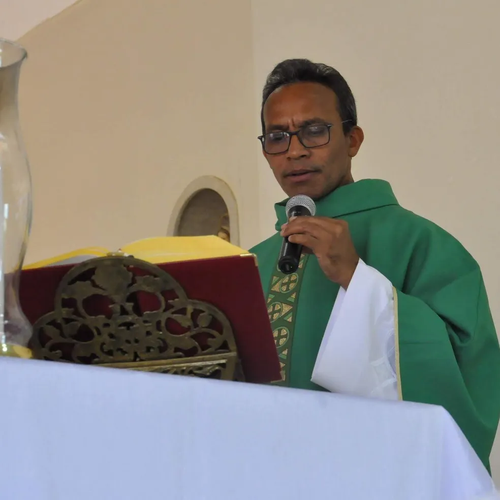 Bazar beneficente ajuda projetos sociais no DF