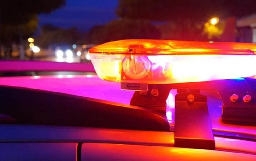 Pedestre fica ferido em acidente com motocicleta na EPTG