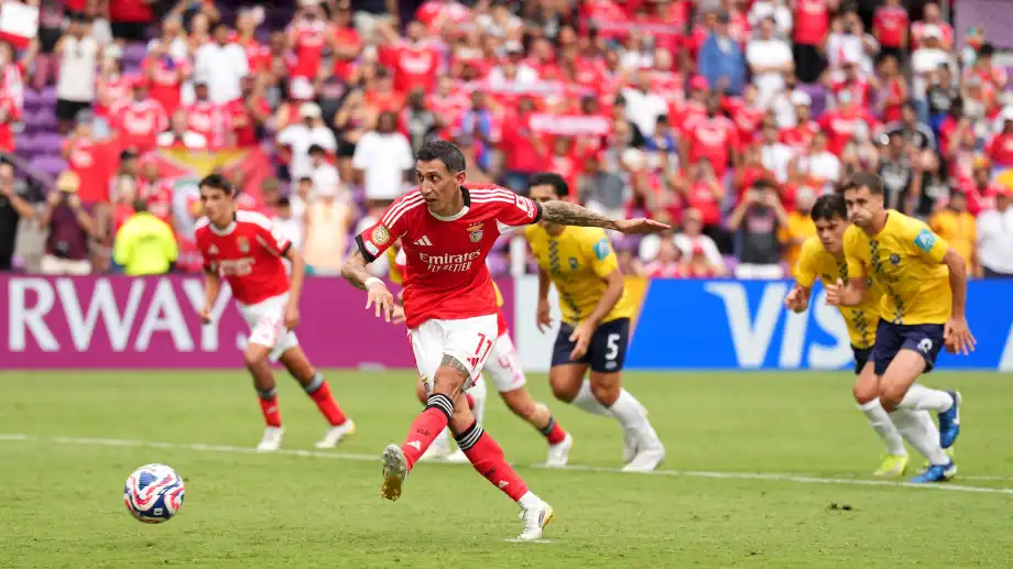 Benfica goleia Auckland (6-0) em jogo com mais de 2 horas de interrupção na Copa de Clubes