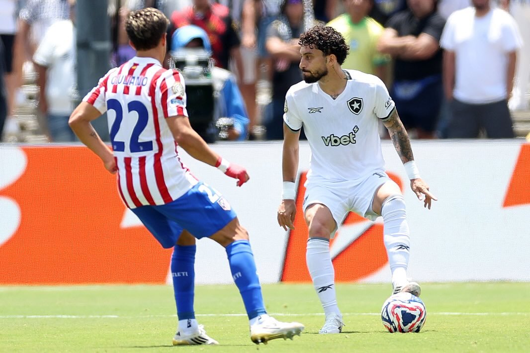 Botafogo perde para Atlético (1-0) mas vai às oitavas da Copa de Clubes como 2º do Grupo B Botafogo perde para Atlético (1-0) mas vai às oitavas da Copa de Clubes como 2º do Grupo B