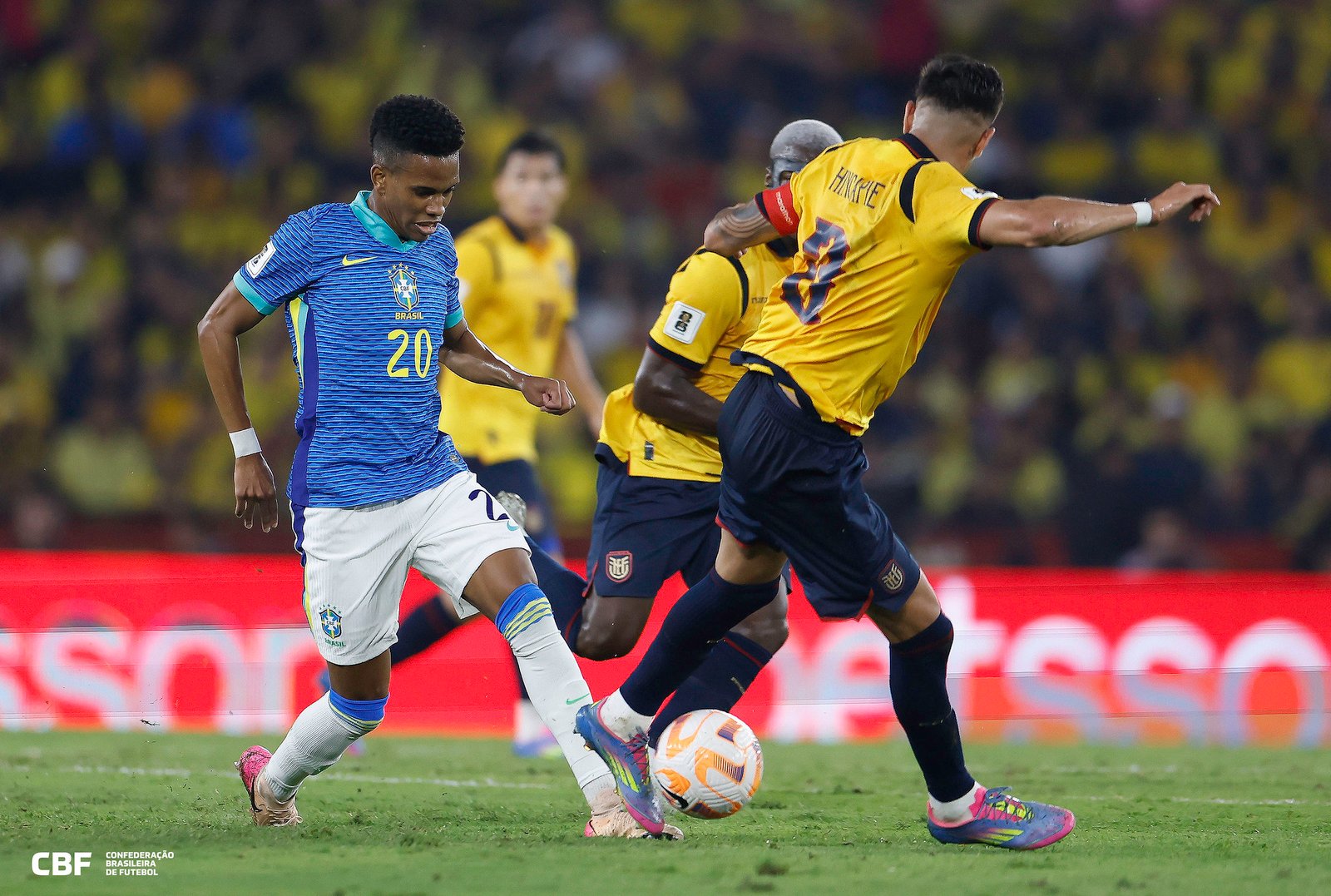 Brasil lembra time de Dorival com empate sem brilho no Equador na estreia de Ancelotti