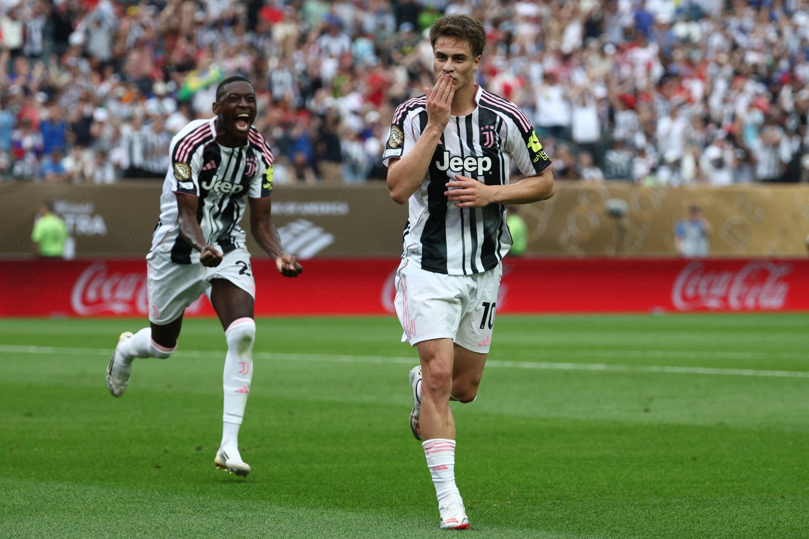 Camisa 10 brilha e guia Juventus em meio à fumaça para vitória sobre Wydad