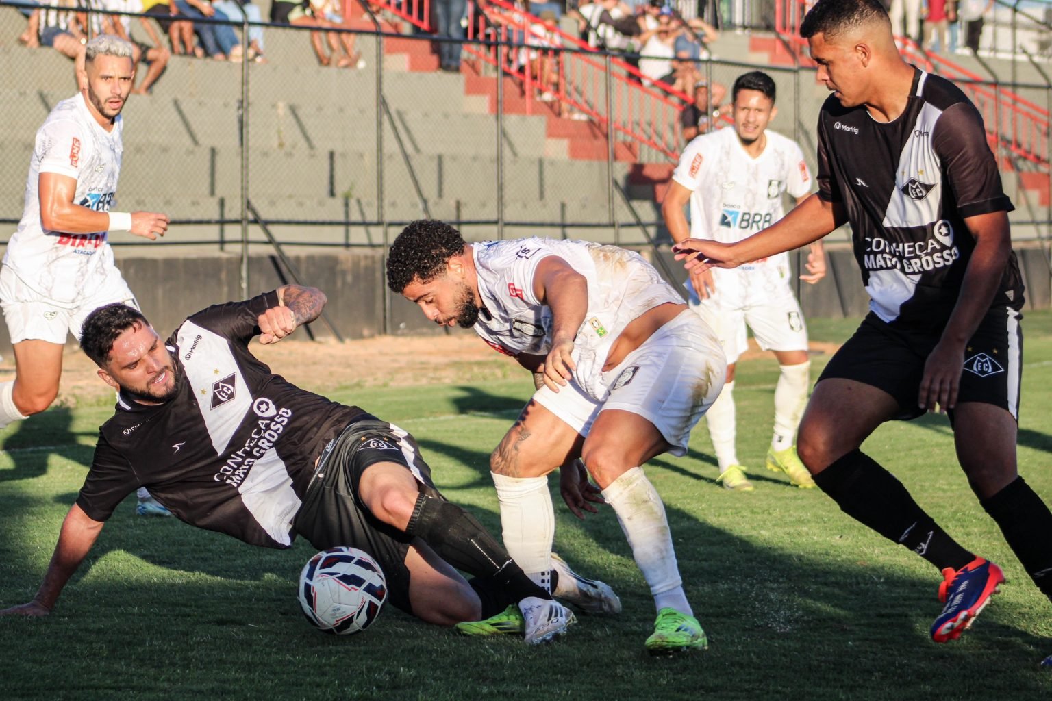Ceilândia (DF) vence Mixto (MT) de virada e assume liderança