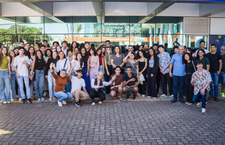 Cerca de 300 estudantes fazem avaliação de proficiência em língua inglesa para o programa Pontes para o Mundo