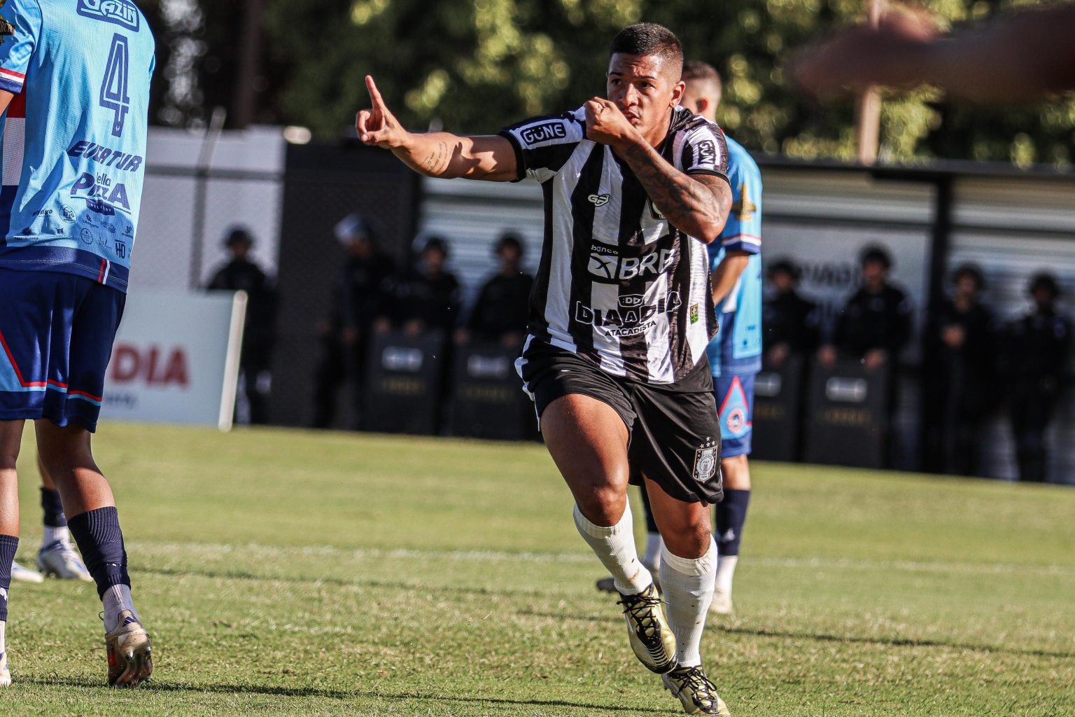 Com golaço no início, Ceilândia vence Porto Velho por 3 a 0 Com golaço no início, Ceilândia vence Porto Velho por 3 a 0