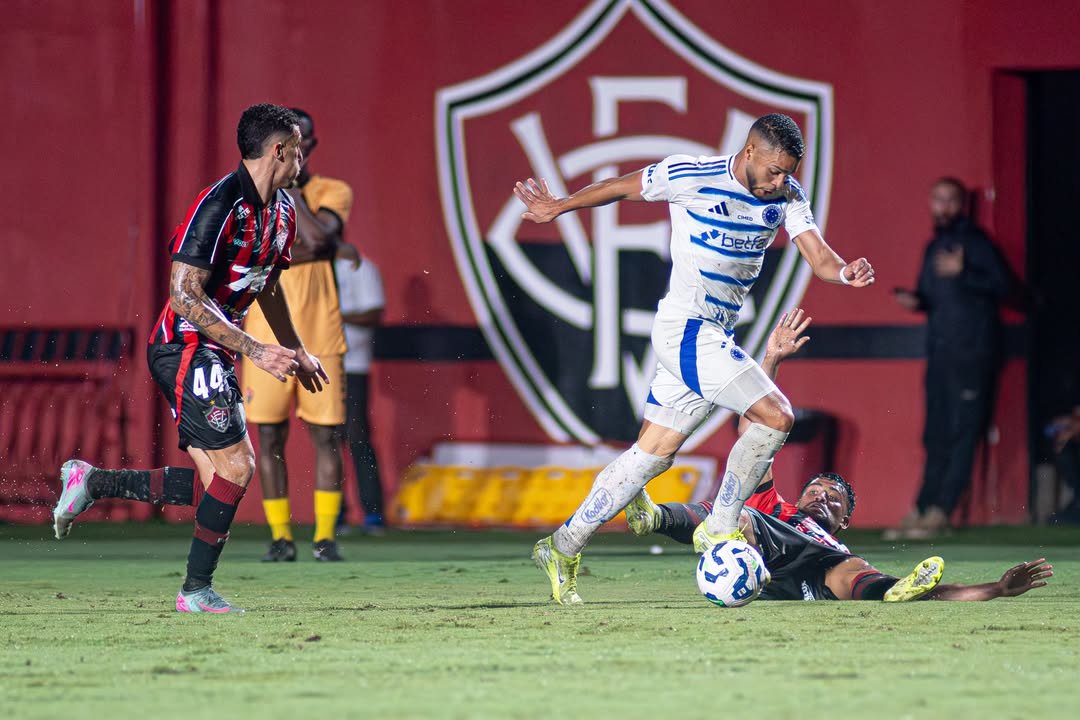 Cruzeiro só empata em jogo com lesão assustadora e deixa liderança escapar Cruzeiro só empata em jogo com lesão assustadora e deixa liderança escapar