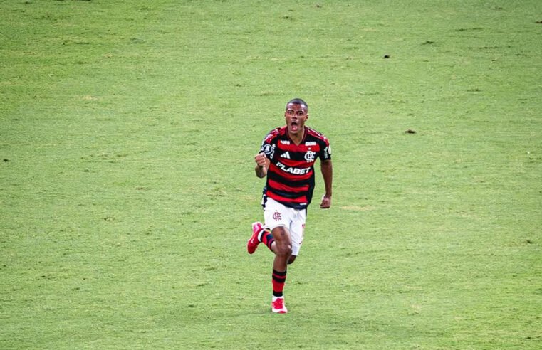 De la Cruz volta a sentir dores e segue como dúvida no Flamengo para Copa de Clubes