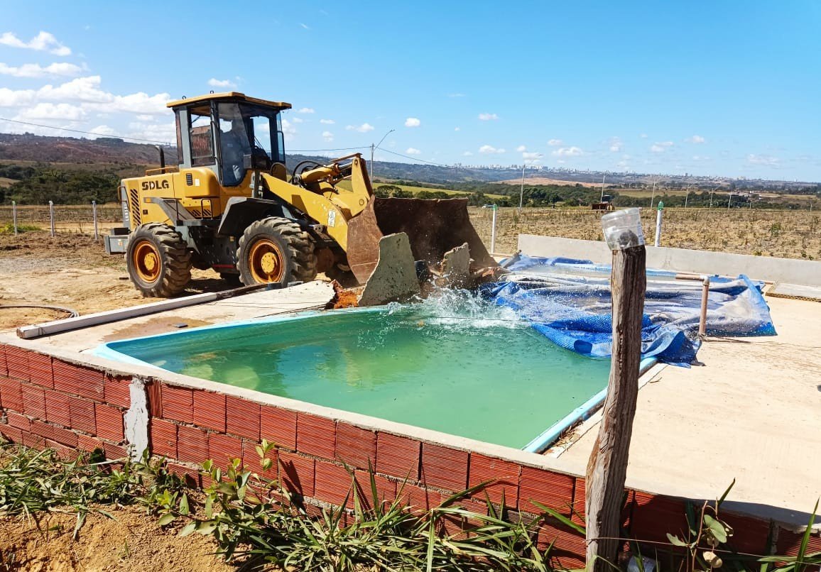 Desmontado parcelamento irregular com 53 lotes às margens de córrego em Ceilândia Desmontado parcelamento irregular com 53 lotes às margens de córrego em Ceilândia