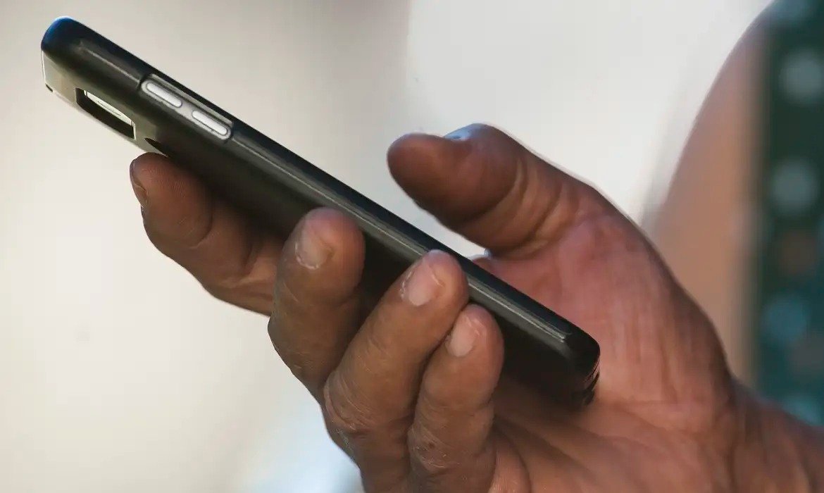 Empresa deve indenizar consumidor que teve linha telefônica bloqueada seis vezes Empresa deve indenizar consumidor que teve linha telefônica bloqueada seis vezes