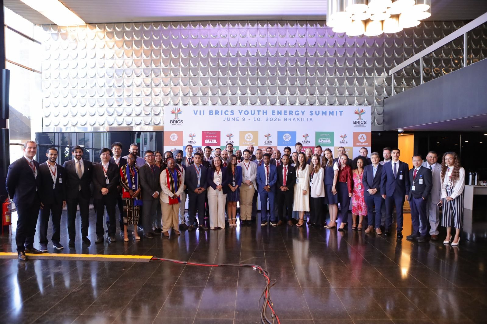 Especialistas de nove países se reúnem em Brasília para debater o futuro da energia e da cooperação internacional Especialistas de nove países se reúnem em Brasília para debater o futuro da energia e da cooperação internacional
