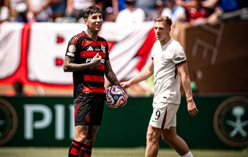 Flamengo confirma fratura no pé direito de Erick Pulgar Flamengo confirma fratura no pé direito de Erick Pulgar