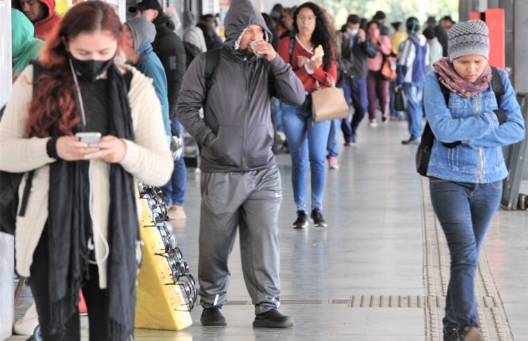 Frente fria provoca chuva fora de época e derruba temperaturas no DF