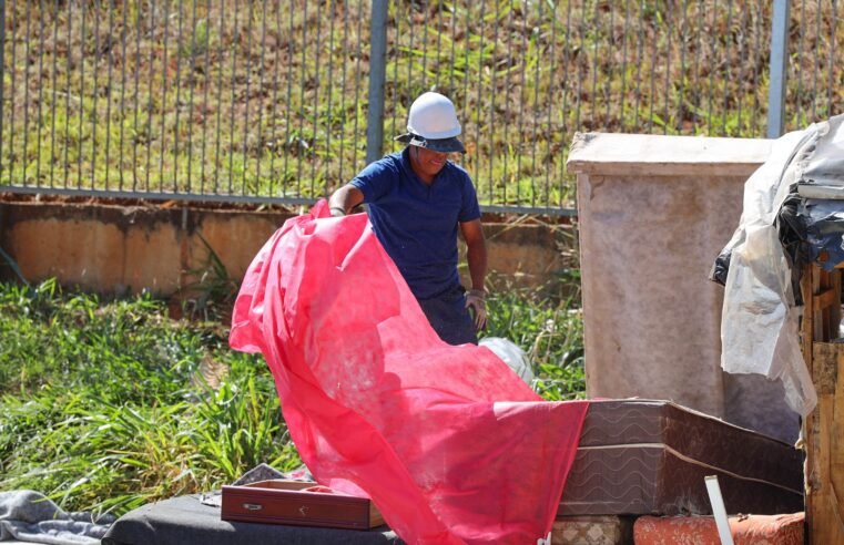 GDF atende pessoas em situação de rua em Ceilândia com ações de acolhimento e retirada de entulho