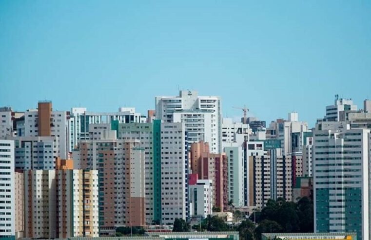 Imobiliária e construtora são condenadas a indenizar casal após vazamentos em apartamento