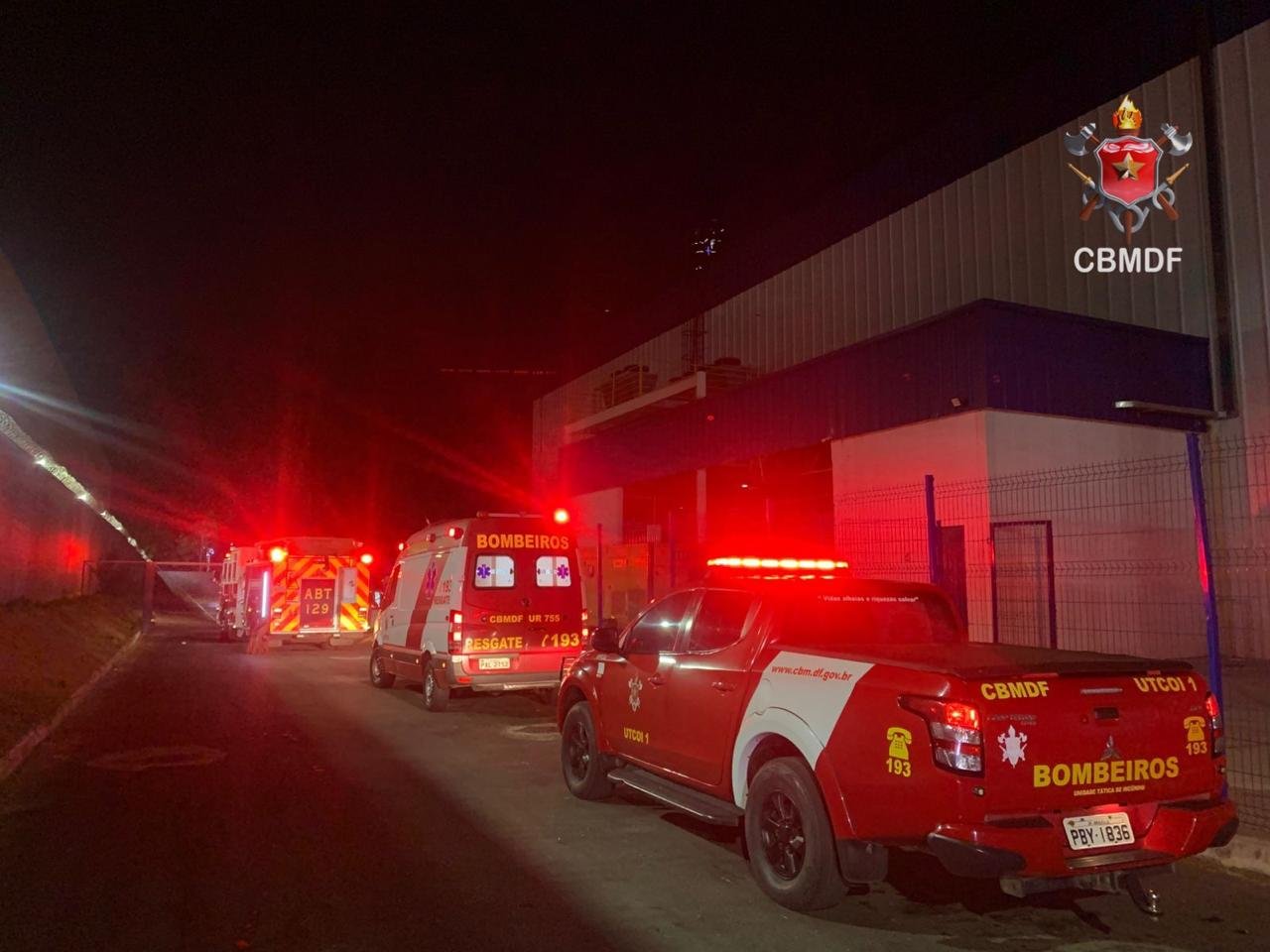 Incêndio atinge atacadista no Gama e mobiliza 11 viaturas dos Bombeiros