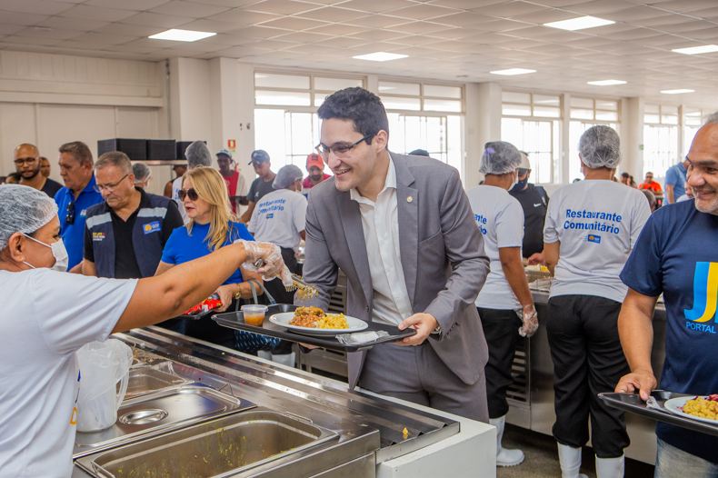 Lei limita quantidade de refeições vendidas por usuário nos restaurantes comunitários Lei limita quantidade de refeições vendidas por usuário nos restaurantes comunitários