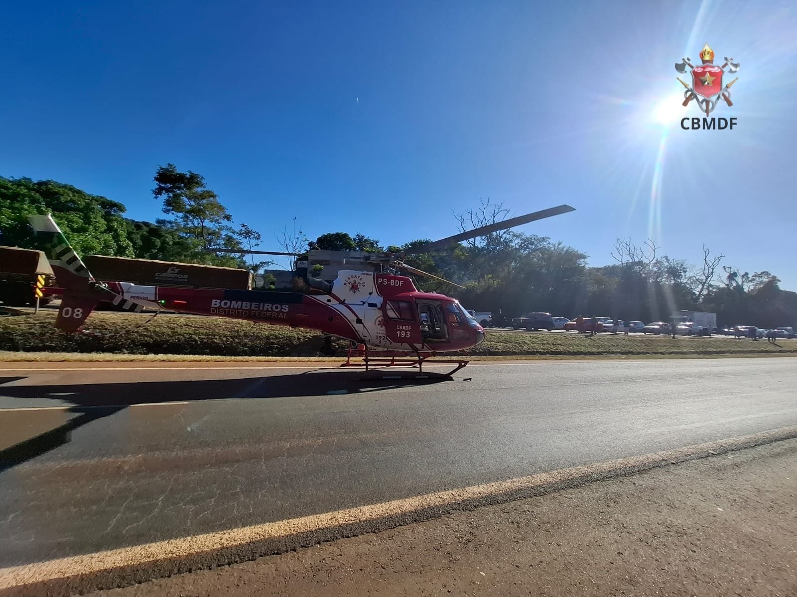 Motociclista sofre grave acidente na BR-060 e é resgatado de helicóptero pelo CBMDF Motociclista sofre grave acidente na BR-060 e é resgatado de helicóptero pelo CBMDF