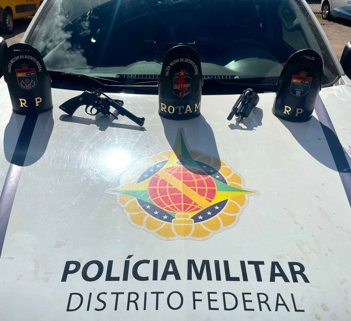 Mulher é presa com duas armas de fogo em ônibus interestadual na Rodoviária de Taguatinga Mulher é presa com duas armas de fogo em ônibus interestadual na Rodoviária de Taguatinga