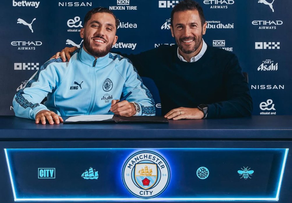 O atacante francês Rayan Cherki assina com o Manchester City até 2030 O atacante francês Rayan Cherki assina com o Manchester City até 2030