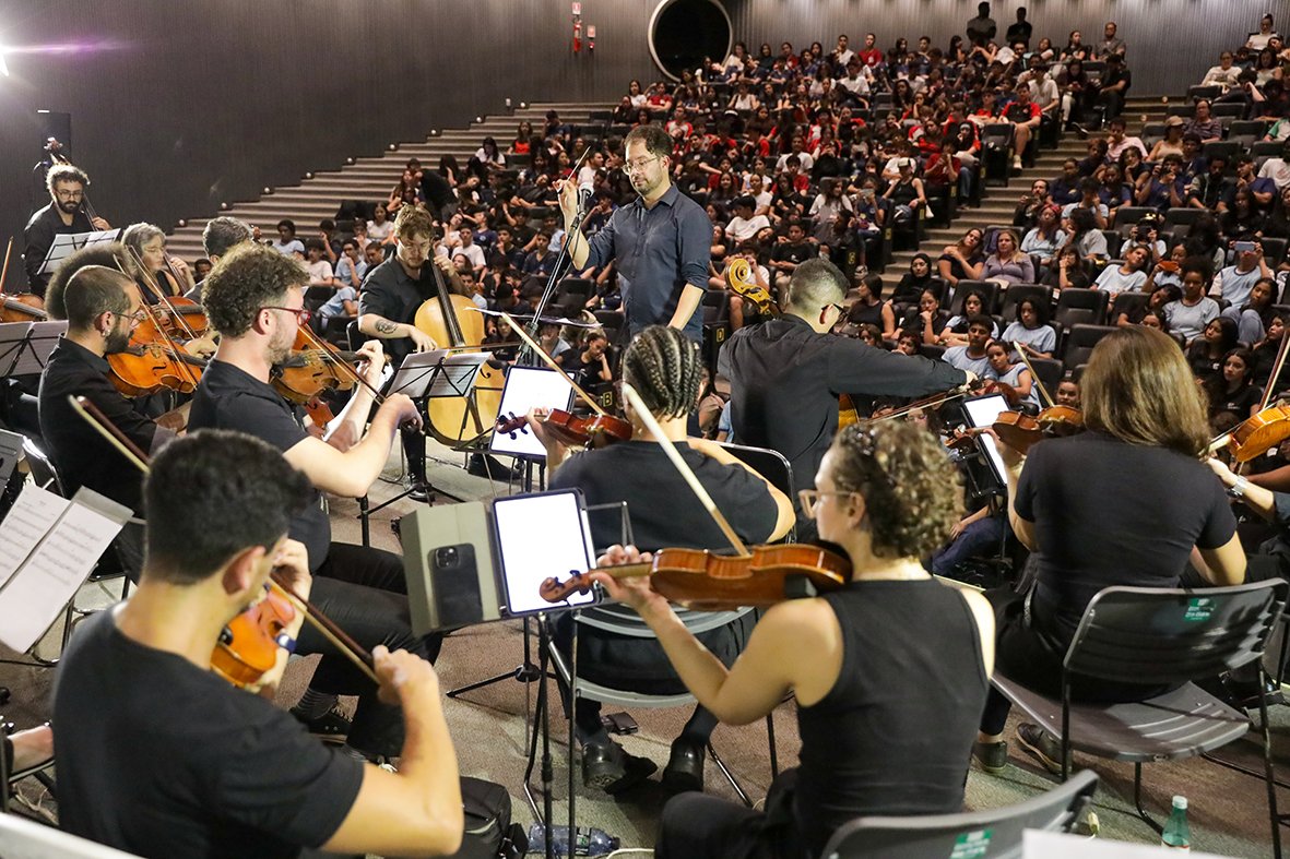 Orquestra Filarmônica de Brasília faz concerto didático para alunos do PAS Orquestra Filarmônica de Brasília faz concerto didático para alunos do PAS
