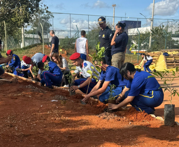 PMDF celebra o Dia Mundial do Meio Ambiente com plantio de mudas no Colégio Militar Tiradentes PMDF celebra o Dia Mundial do Meio Ambiente com plantio de mudas no Colégio Militar Tiradentes