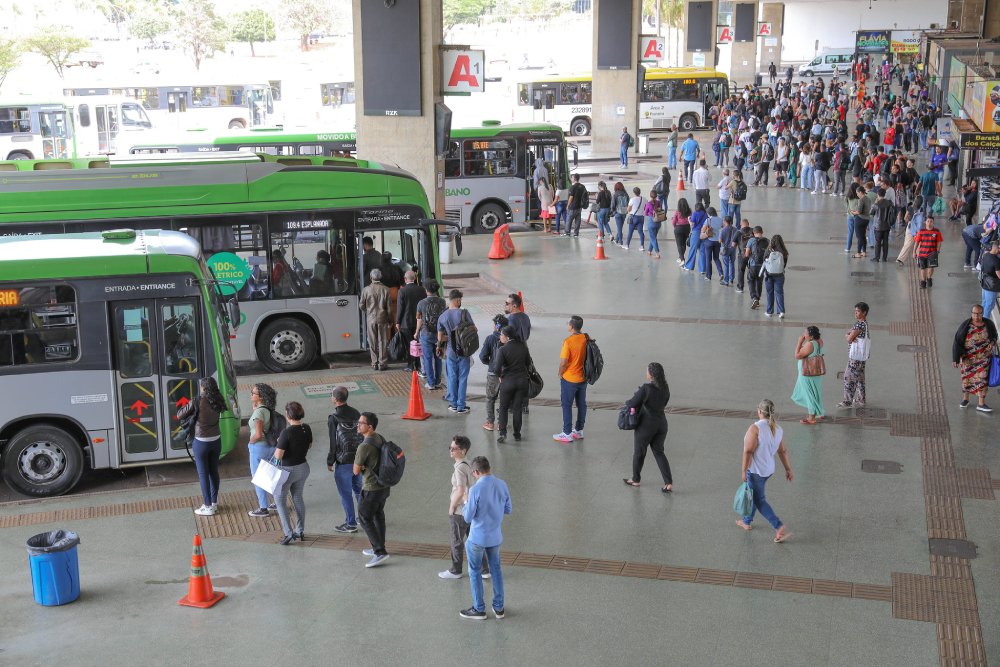 PMDF usa gás lacrimogêneo para conter tumulto na Rodoviária PMDF usa gás lacrimogêneo para conter tumulto na Rodoviária