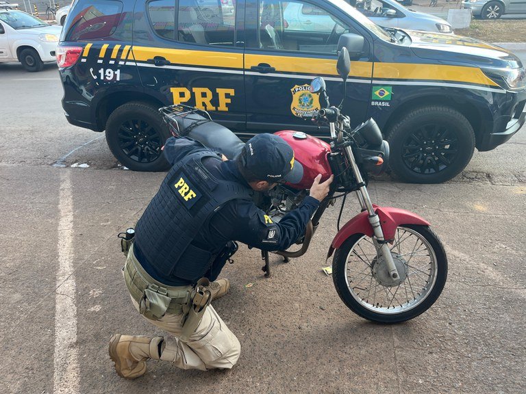 PRF apreende moto com quase R$ 200 mil em dívidas na BR-070, em Águas Lindas (GO) PRF apreende moto com quase R$ 200 mil em dívidas na BR-070, em Águas Lindas (GO)