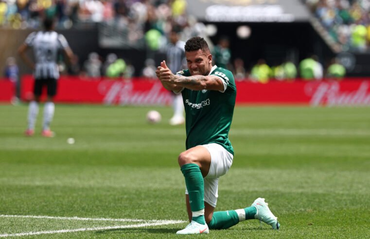 Paulinho joga no sacrifício e passará por nova cirurgia após o Mundial de Clubes