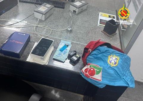 Polícia prende suspeito de roubo a loja de celulares em Taguatinga Norte Polícia prende suspeito de roubo a loja de celulares em Taguatinga Norte