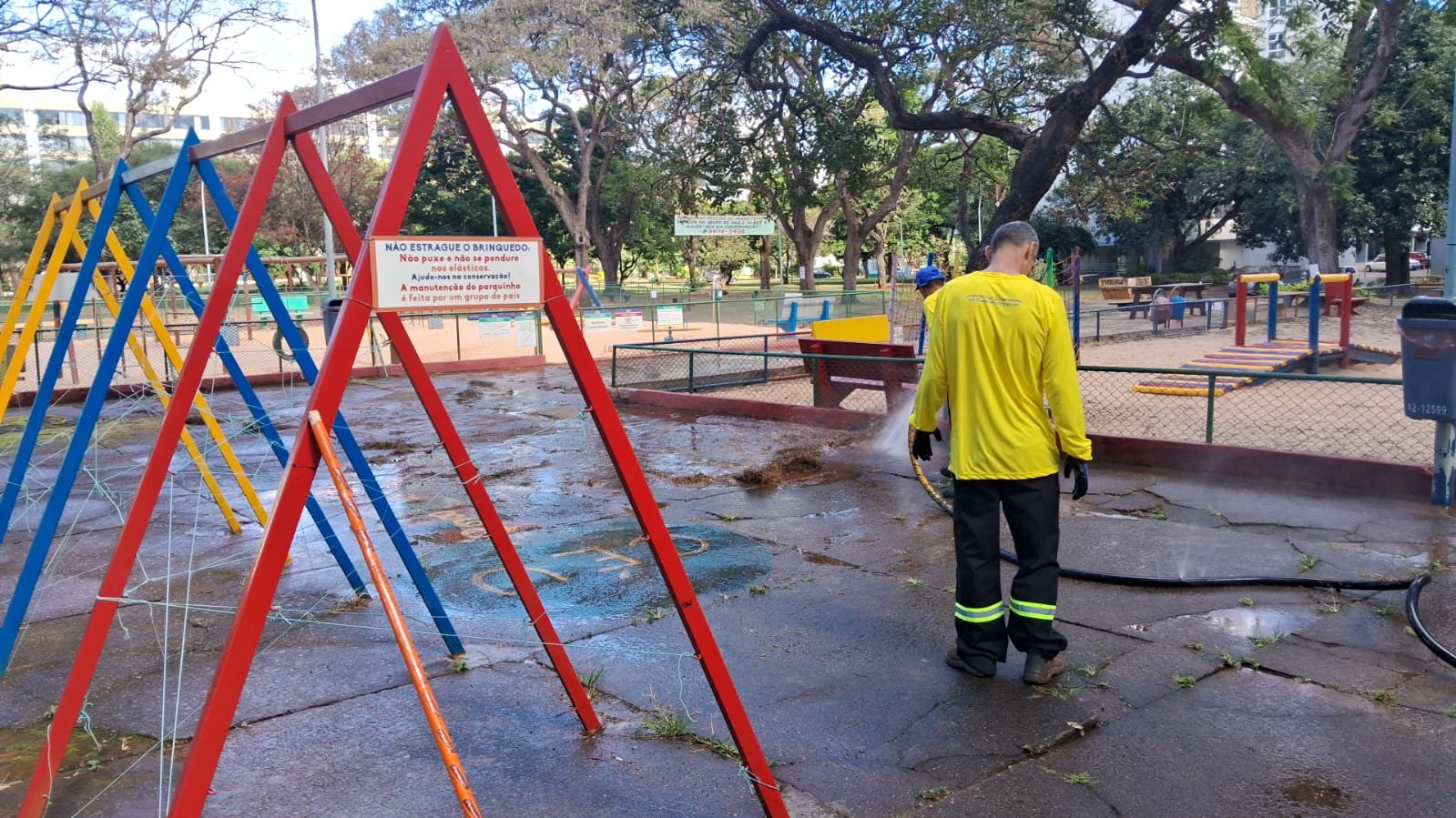 Praça Índio Pataxó Galdino Jesus dos Santos ganha mutirão de limpeza Praça Índio Pataxó Galdino Jesus dos Santos ganha mutirão de limpeza