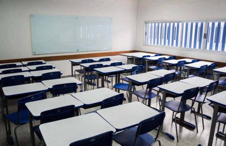 Prodep ajuíza ação contra empresa que forneceu mobiliário escolar superfaturado