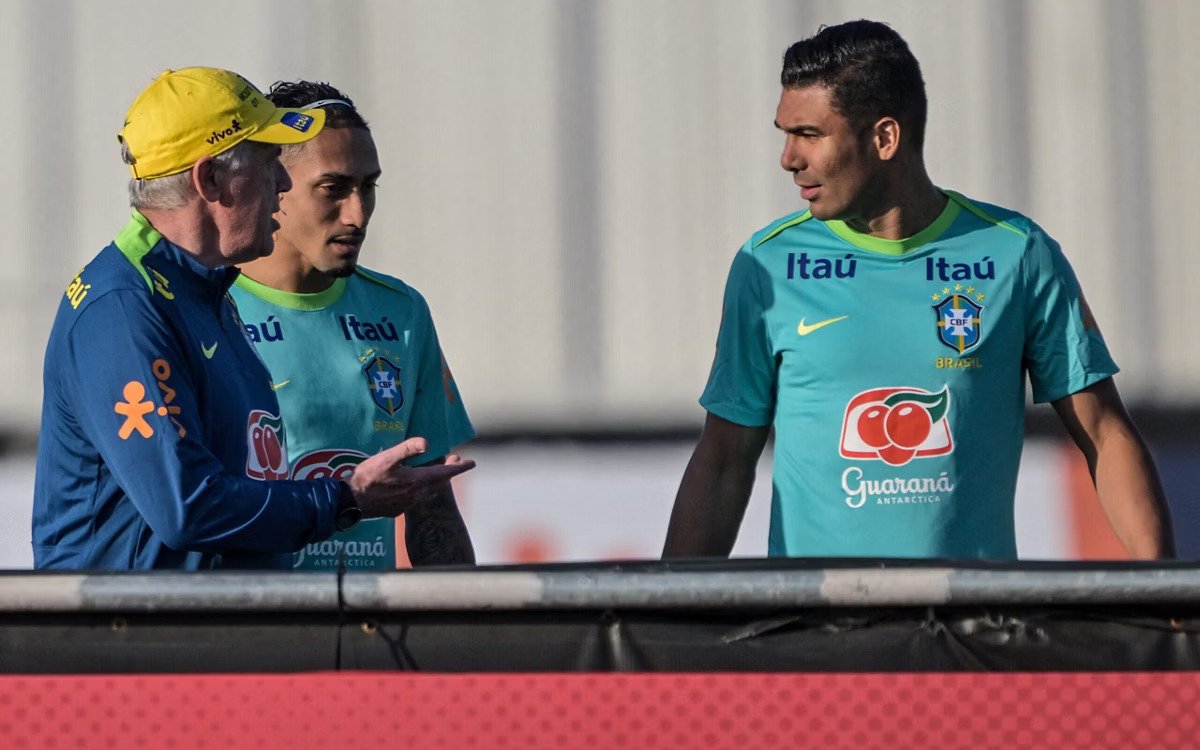 Segundo treino de Ancelotti tem reforços, presidente e papo com Casemiro Segundo treino de Ancelotti tem reforços, presidente e papo com Casemiro