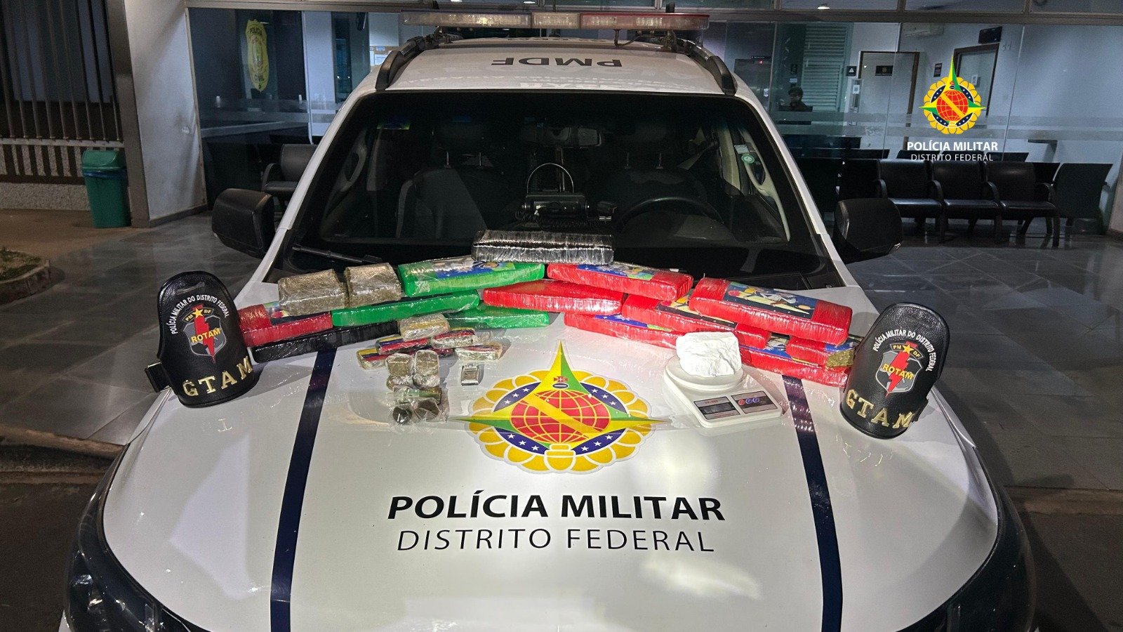 Trio é preso com 12 tabletes de maconha em Ceilândia Trio é preso com 12 tabletes de maconha em Ceilândia