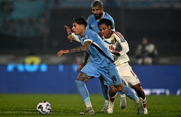 Uruguai vence com show de Arrascaeta e encaminha vaga