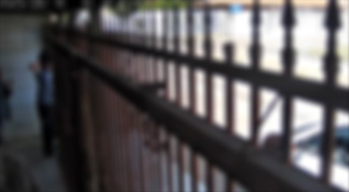 Vídeo: família é rendida por criminosos armados na porta de casa durante assalto em Taguatinga Vídeo: família é rendida por criminosos armados na porta de casa durante assalto em Taguatinga