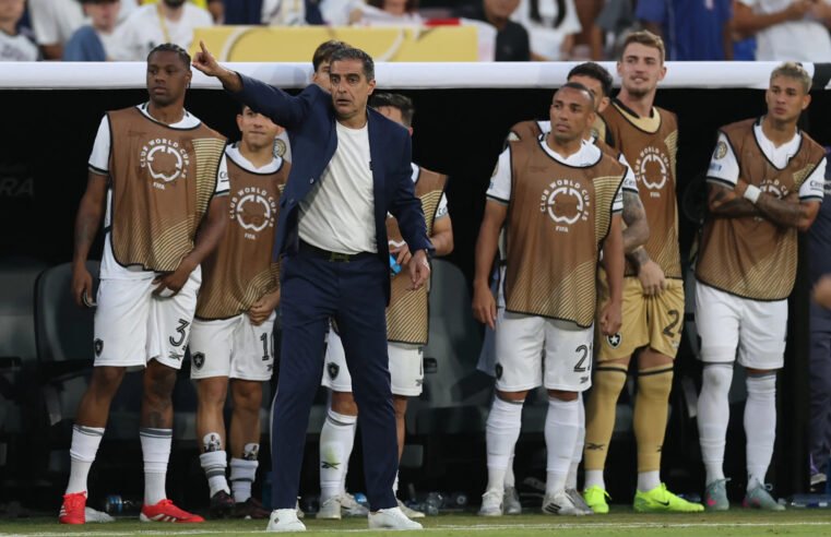 ‘Matamos o PSG com o mesmo veneno deles’, diz técnico do Botafogo