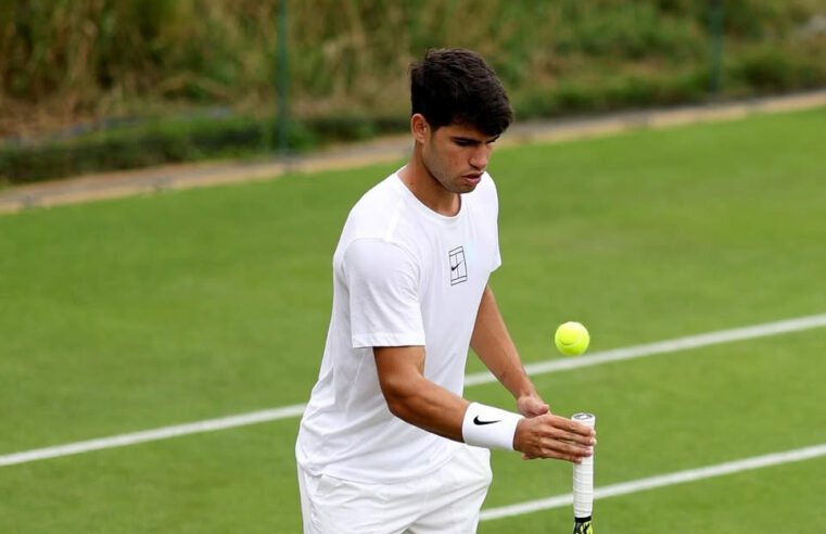 Alcaraz segue firme na busca pelo terceiro título consecutivo em Wimbledon