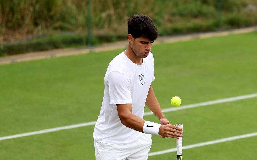 Alcaraz segue firme na busca pelo terceiro título consecutivo em Wimbledon