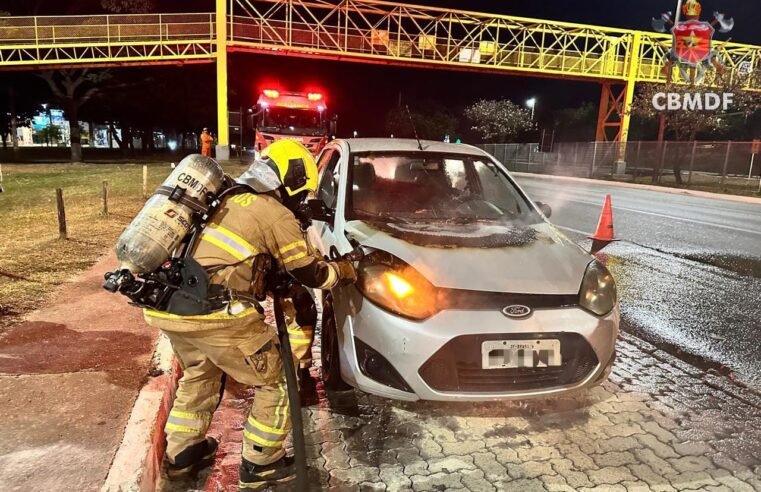 CBMDF controla princípio de incêndio em veículo no Riacho Fundo
