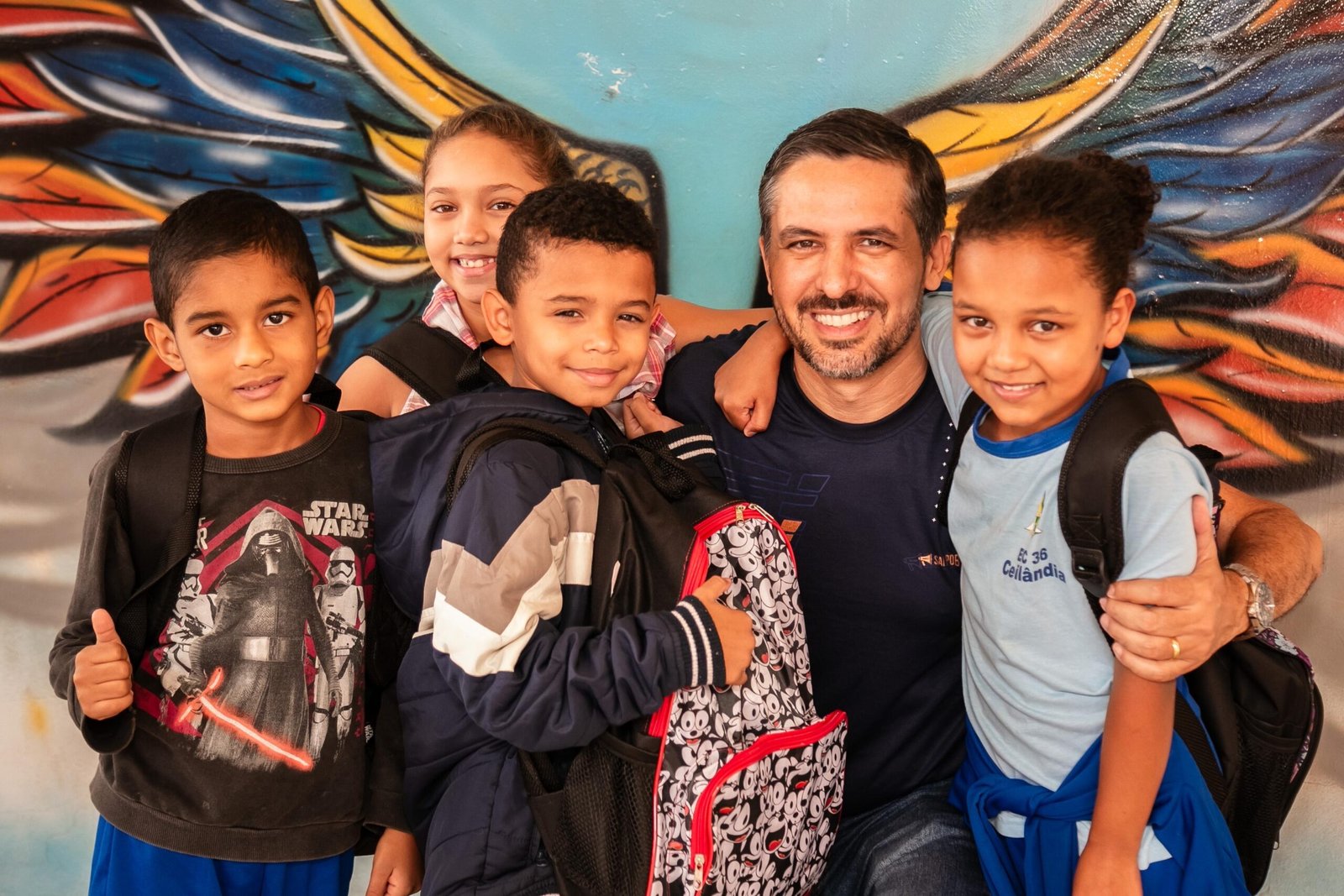 Conheça o projeto social que distribui kits escolares e transforma vidas Conheça o projeto social que distribui kits escolares e transforma vidas