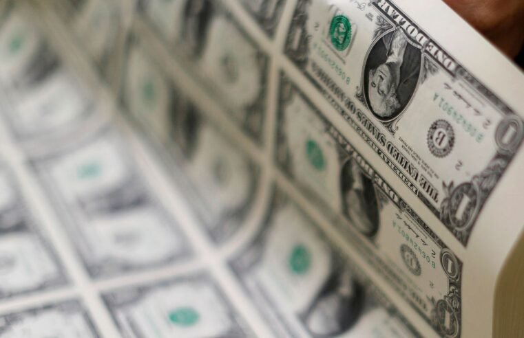 Dólar fecha acima de R$ 5,60 por primeira vez em quase dois meses