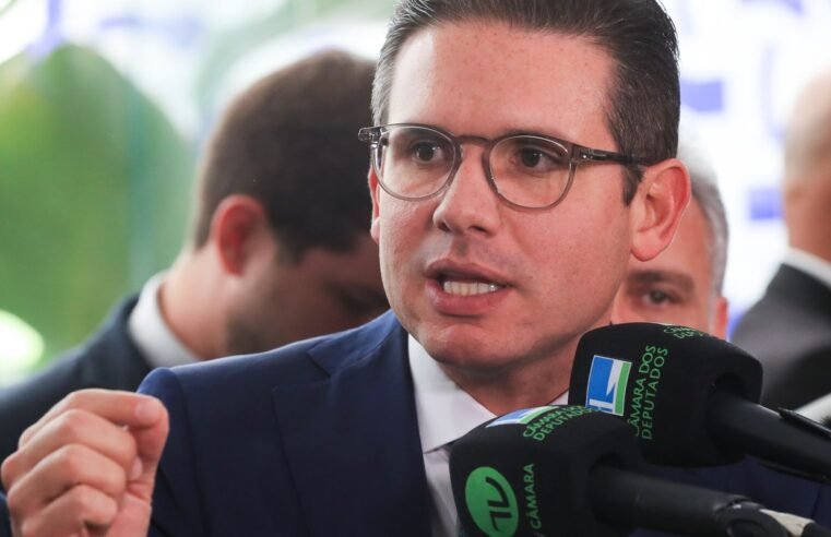 Hugo Motta critica sanções estrangeiras a membros dos Três Poderes