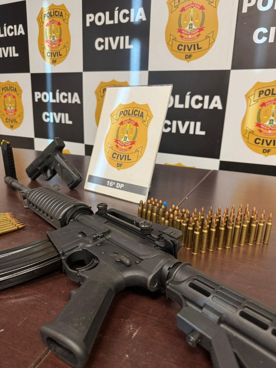 Operação da Polícia Civil apreende arsenal irregular com ex-CACs em Planaltina Operação da Polícia Civil apreende arsenal irregular com ex-CACs em Planaltina