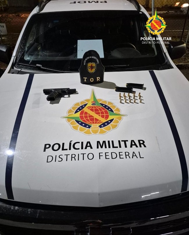 PMDF apreende arma de fogo em bar durante operação contra poluição sonora no Recanto das Emas PMDF apreende arma de fogo em bar durante operação contra poluição sonora no Recanto das Emas