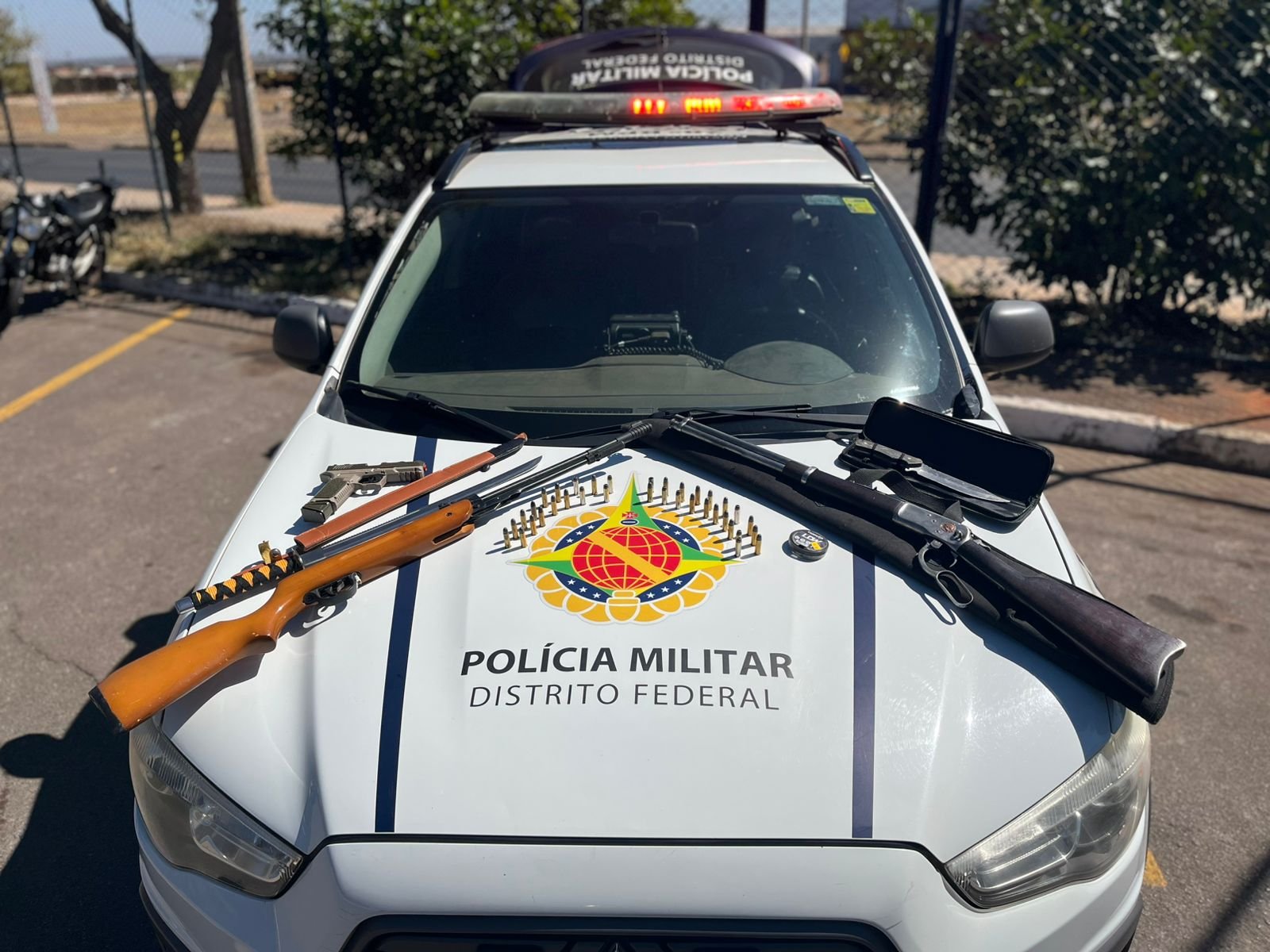PMDF prende homem por posse ilegal de arma de fogo e disparo no Riacho Fundo II PMDF prende homem por posse ilegal de arma de fogo e disparo no Riacho Fundo II