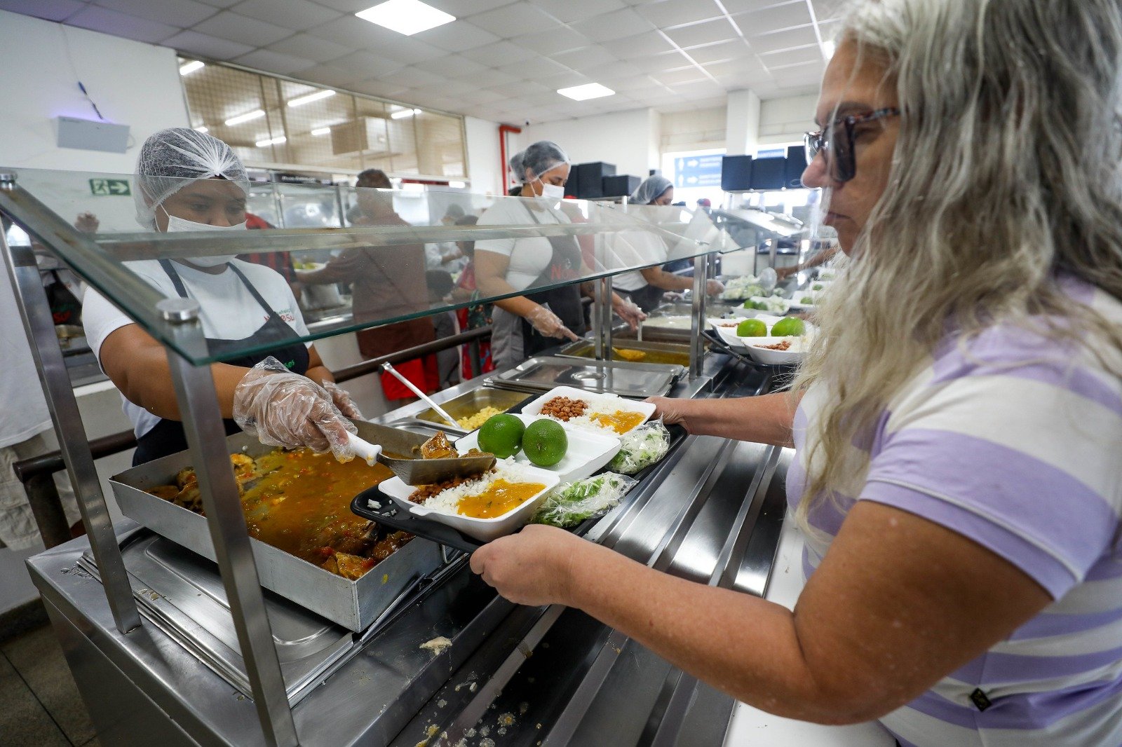 Pesquisa revela perfil dos usuários de restaurantes comunitários e aponta regiões com maior demanda por novas unidades Pesquisa revela perfil dos usuários de restaurantes comunitários e aponta regiões com maior demanda por novas unidades