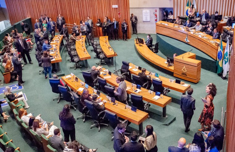 Por determinação do STJ, CLDF acaba com verba de combustível para distritais