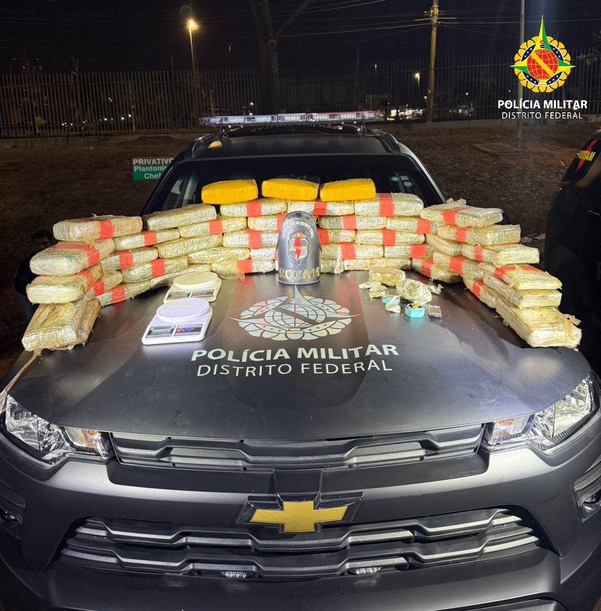 ROTAM apreende cerca de R$ 600 mil em drogas e prende dois homens em Samambaia ROTAM apreende cerca de R$ 600 mil em drogas e prende dois homens em Samambaia