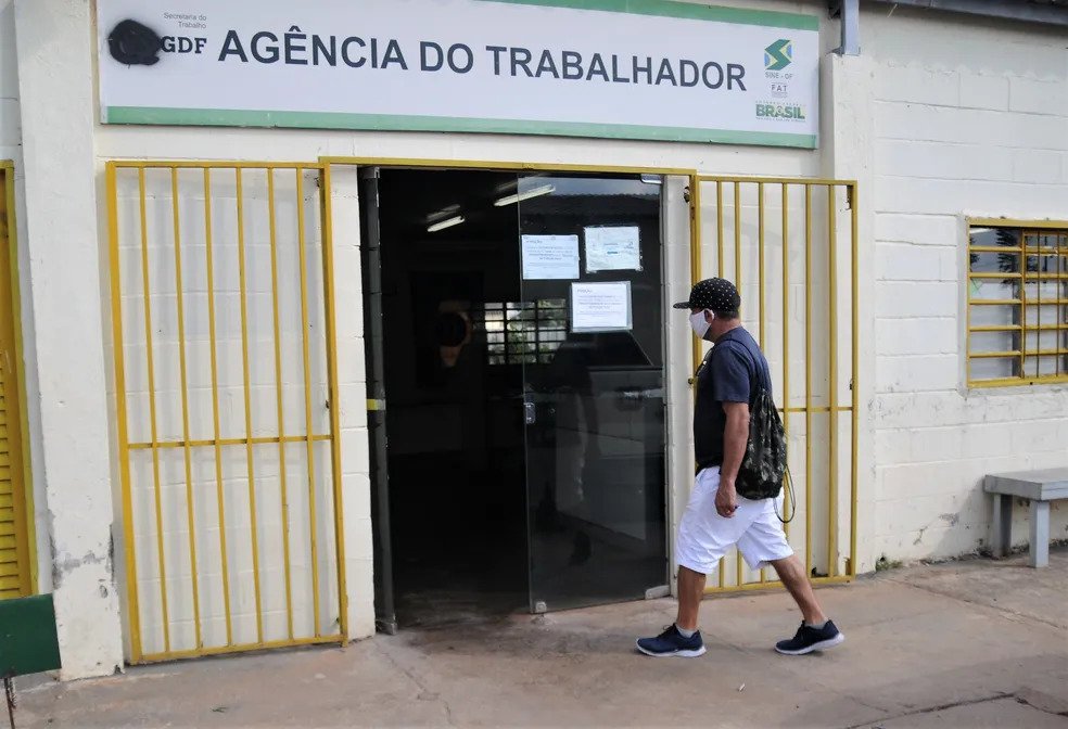 Agências do trabalhador têm 700 vagas de emprego disponíveis nesta terça (26)