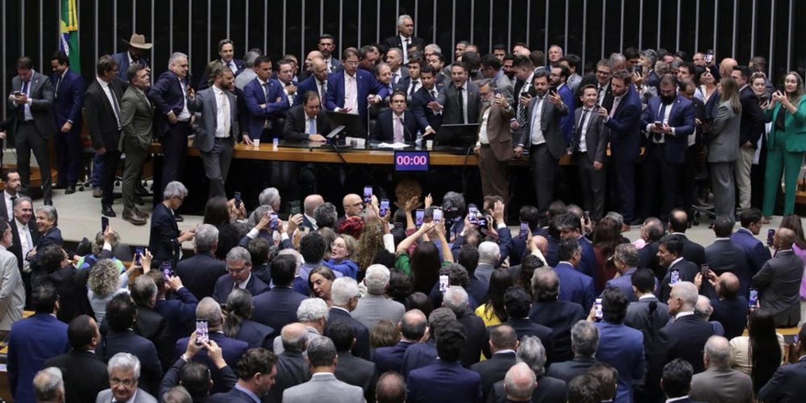 Após obstrução de Plenário, Hugo Motta pede diálogo e respeito